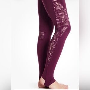 Alo Yoga Leggings Womens Small Purple Laser Cut High Waist Yoga Gym Athletic